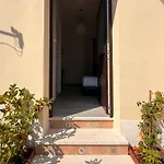 ベッド・アンド・ブレックファスト Edda Maison Centralissimo Sul Lungomare Con Posto Auto E Giardino Privato