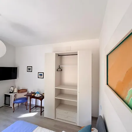 Edda Maison Centralissimo Sul Lungomare Con Posto Auto E Giardino Privato Bed & Breakfast *