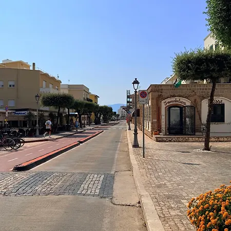 Edda Maison Centralissimo Sul Lungomare Con Posto Auto E Giardino Privato Bed & Breakfast *